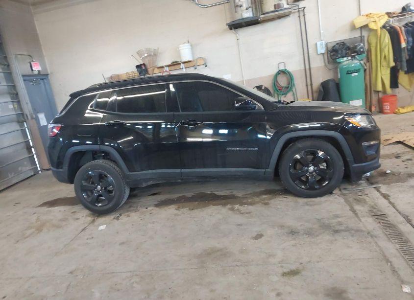 Photo 12 of 2018 Jeep Compass LATITUDE 4X4 (VIN 3C4NJDBB1JT185186)
