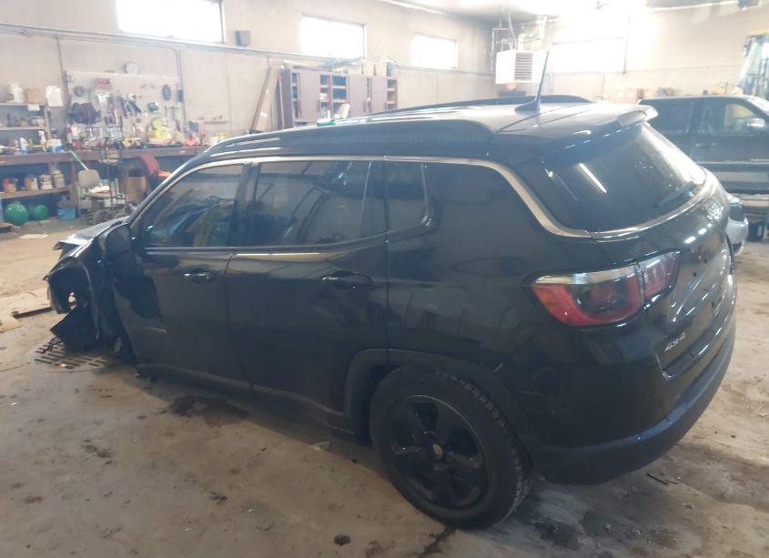 Photo 13 of 2018 Jeep Compass LATITUDE 4X4 (VIN 3C4NJDBB1JT185186)