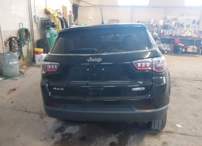 Photo 15 of 2018 Jeep Compass LATITUDE 4X4 (VIN 3C4NJDBB1JT185186)