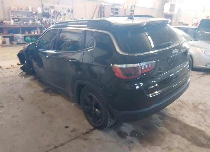 Photo 3 of 2018 Jeep Compass LATITUDE 4X4 (VIN 3C4NJDBB1JT185186)