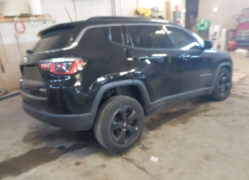Photo 4 of 2018 Jeep Compass LATITUDE 4X4 (VIN 3C4NJDBB1JT185186)