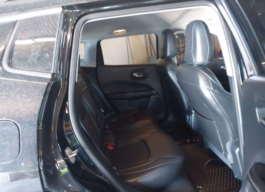 Photo 8 of 2018 Jeep Compass LATITUDE 4X4 (VIN 3C4NJDBB1JT185186)