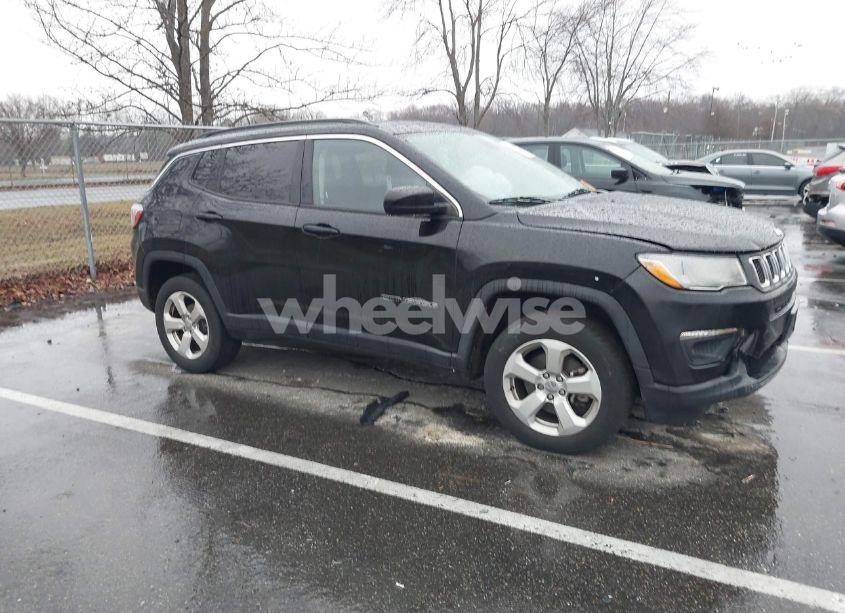 2018 Jeep Compass LATITUDE 4X4 (VIN 3C4NJDBB1JT192168) main photo
