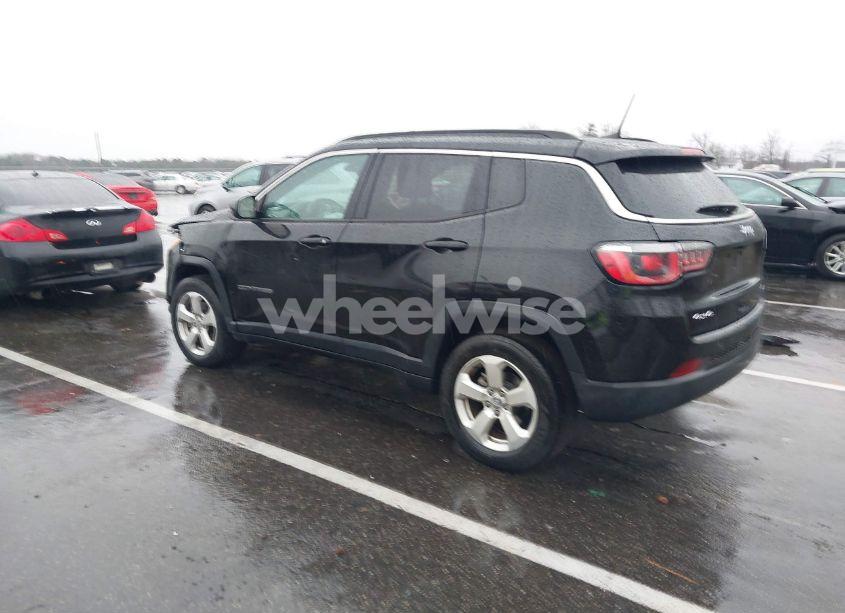 Photo 3 of 2018 Jeep Compass LATITUDE 4X4 (VIN 3C4NJDBB1JT192168)