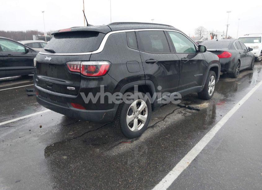 Photo 4 of 2018 Jeep Compass LATITUDE 4X4 (VIN 3C4NJDBB1JT192168)
