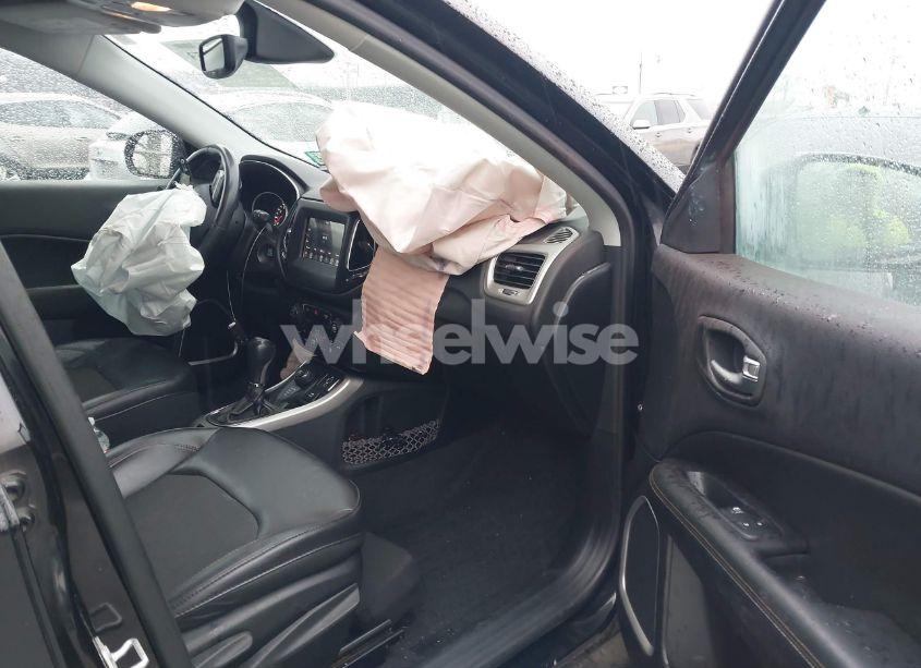 Photo 5 of 2018 Jeep Compass LATITUDE 4X4 (VIN 3C4NJDBB1JT192168)