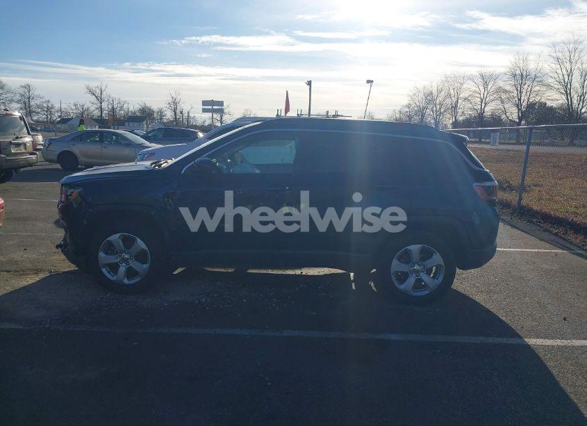 Photo 14 of 2018 Jeep Compass LATITUDE 4X4 (VIN 3C4NJDBB1JT223418)