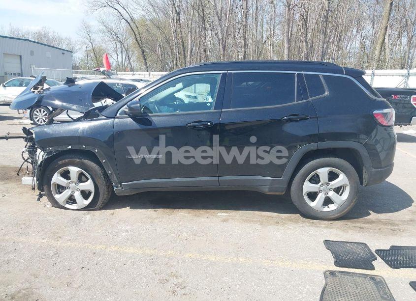Photo 15 of 2018 Jeep Compass LATITUDE 4X4 (VIN 3C4NJDBB1JT265894)