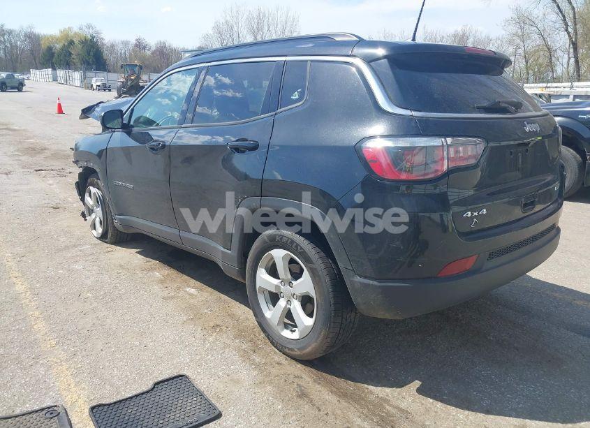 Photo 3 of 2018 Jeep Compass LATITUDE 4X4 (VIN 3C4NJDBB1JT265894)