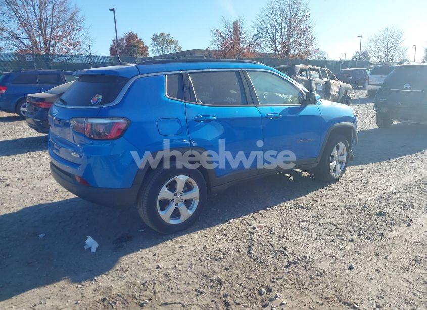 Photo 4 of 2018 Jeep Compass LATITUDE 4X4 (VIN 3C4NJDBB1JT270495)