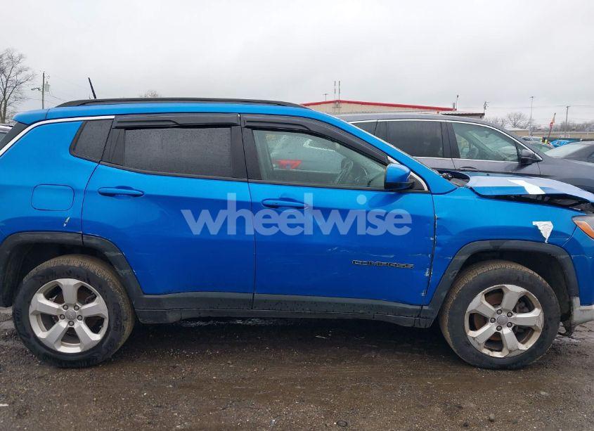 Photo 13 of 2018 Jeep Compass LATITUDE 4X4 (VIN 3C4NJDBB1JT423652)