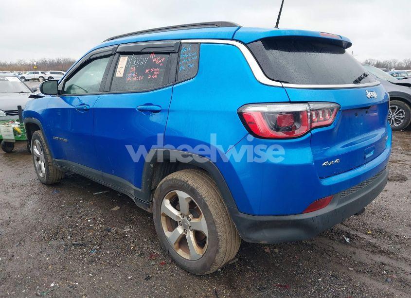 Photo 3 of 2018 Jeep Compass LATITUDE 4X4 (VIN 3C4NJDBB1JT423652)