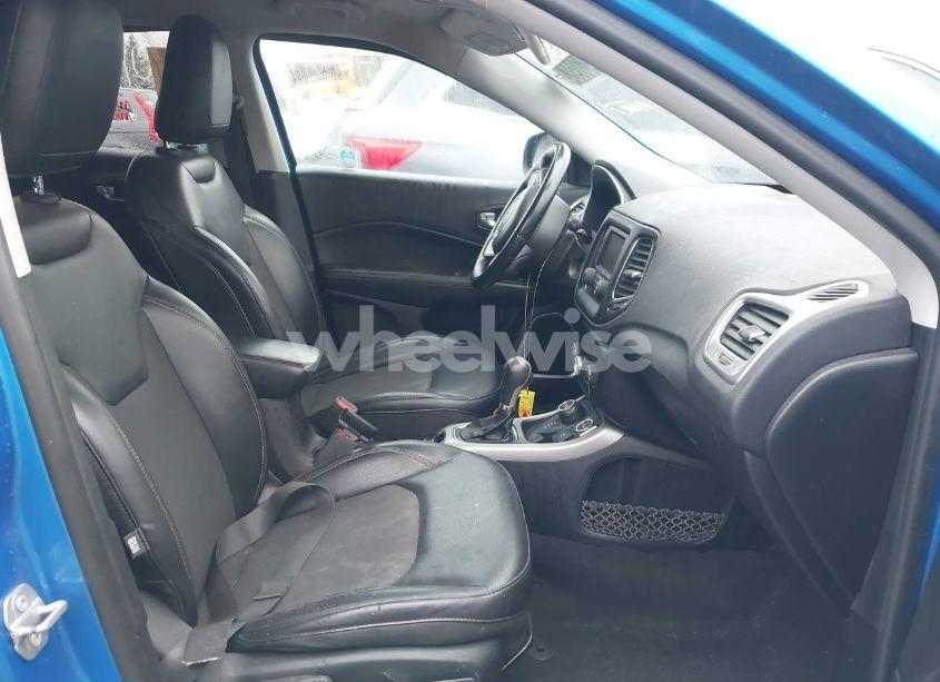 Photo 5 of 2018 Jeep Compass LATITUDE 4X4 (VIN 3C4NJDBB1JT423652)