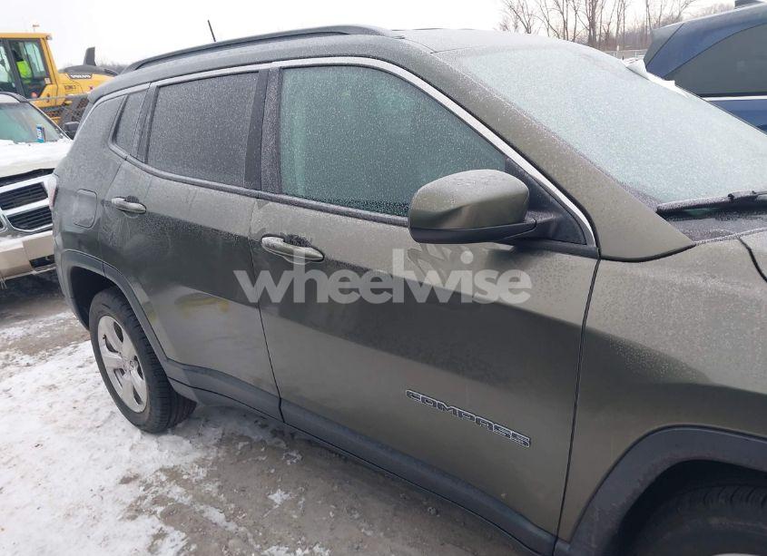 Photo 13 of 2018 Jeep Compass LATITUDE 4X4 (VIN 3C4NJDBB1JT479462)