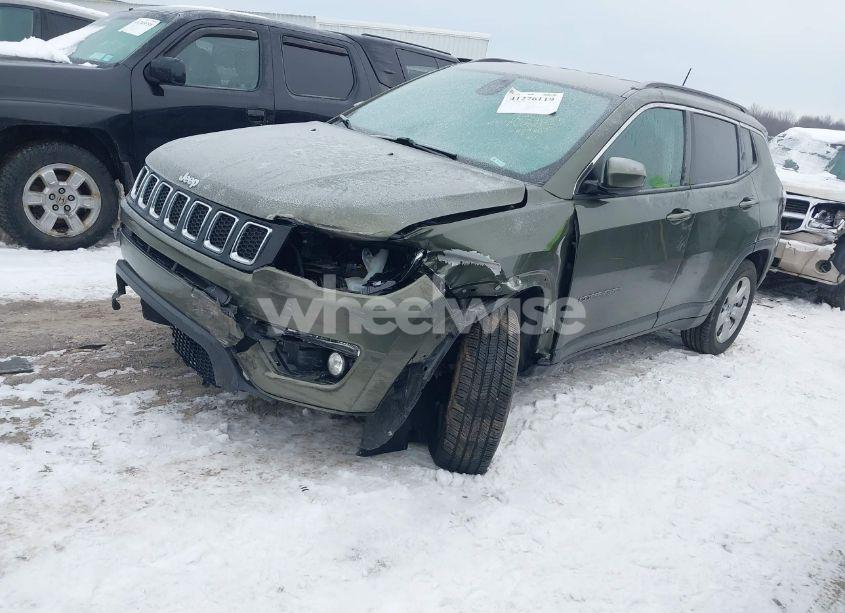 Photo 2 of 2018 Jeep Compass LATITUDE 4X4 (VIN 3C4NJDBB1JT479462)