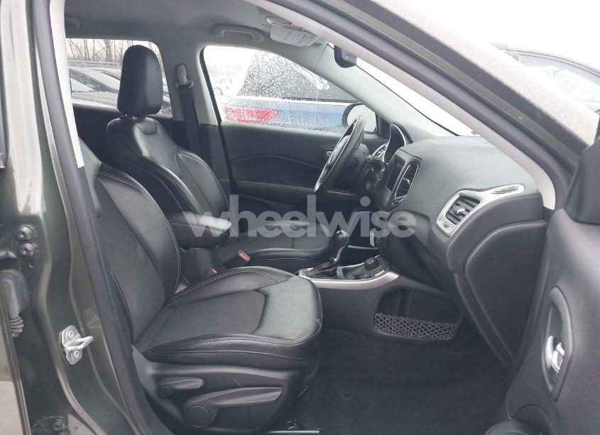 Photo 5 of 2018 Jeep Compass LATITUDE 4X4 (VIN 3C4NJDBB1JT479462)