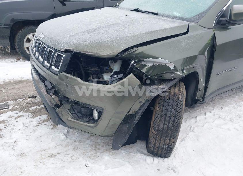 Photo 6 of 2018 Jeep Compass LATITUDE 4X4 (VIN 3C4NJDBB1JT479462)