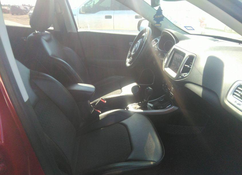 Photo 5 of 2019 Jeep Compass LATITUDE 4X4 (VIN 3C4NJDBB1KT678464)