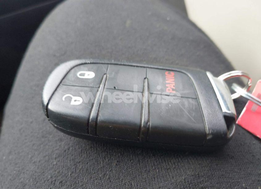 Photo 11 of 2019 Jeep Compass LATITUDE 4X4 (VIN 3C4NJDBB1KT709860)