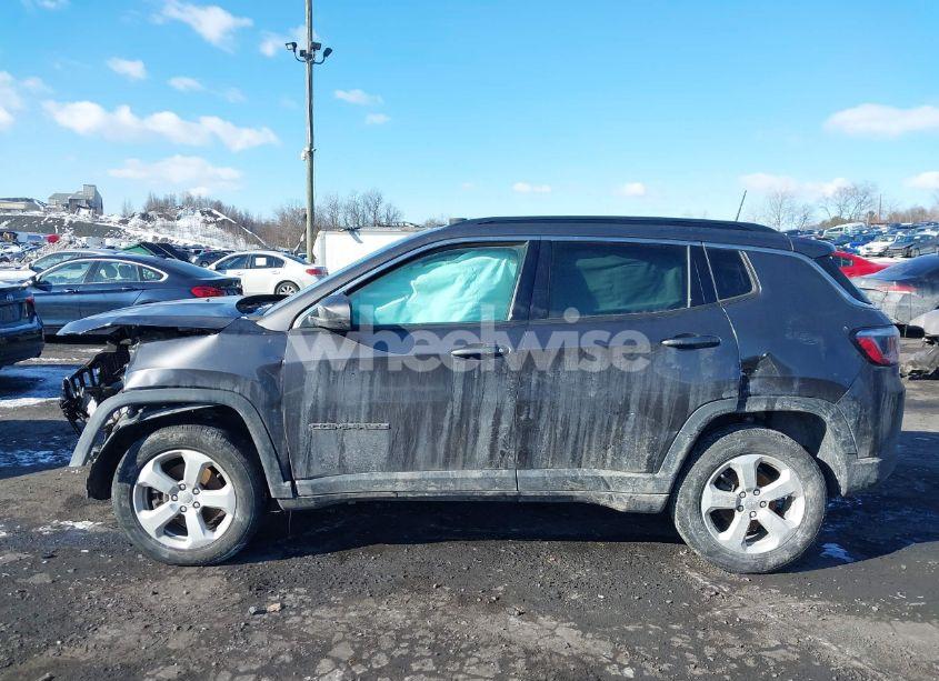 Photo 14 of 2019 Jeep Compass LATITUDE 4X4 (VIN 3C4NJDBB1KT709860)
