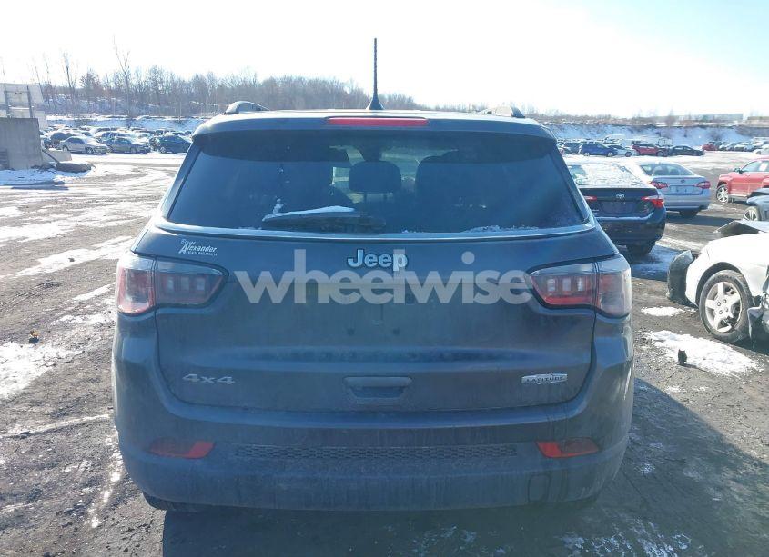 Photo 16 of 2019 Jeep Compass LATITUDE 4X4 (VIN 3C4NJDBB1KT709860)