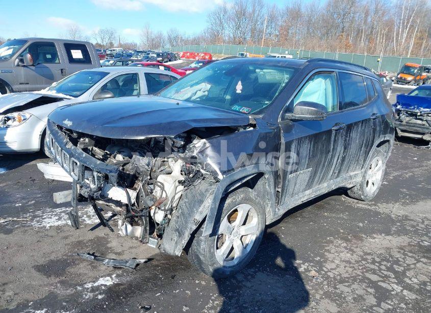 Photo 2 of 2019 Jeep Compass LATITUDE 4X4 (VIN 3C4NJDBB1KT709860)