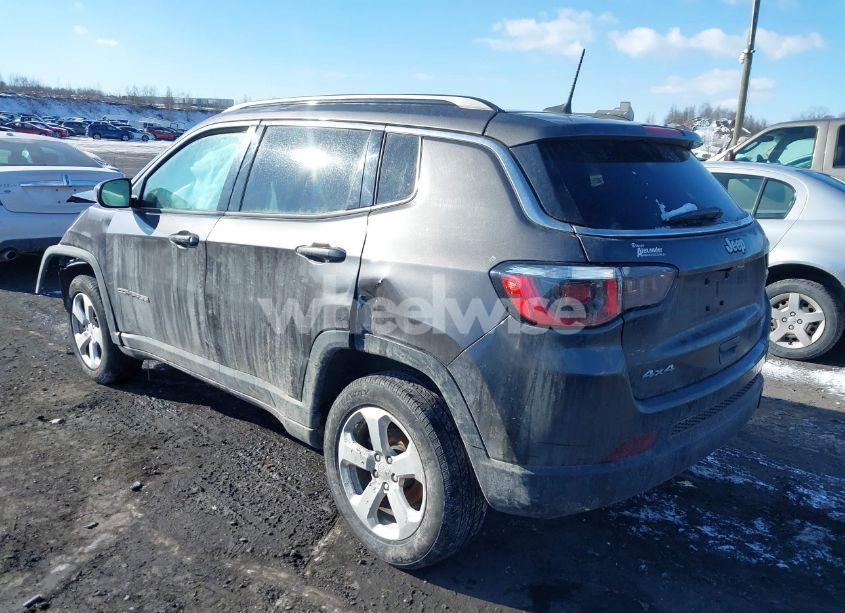 Photo 3 of 2019 Jeep Compass LATITUDE 4X4 (VIN 3C4NJDBB1KT709860)
