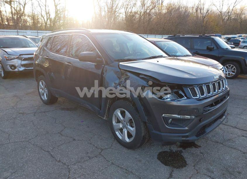 2019 Jeep Compass LATITUDE 4X4 (VIN 3C4NJDBB1KT807917) main photo