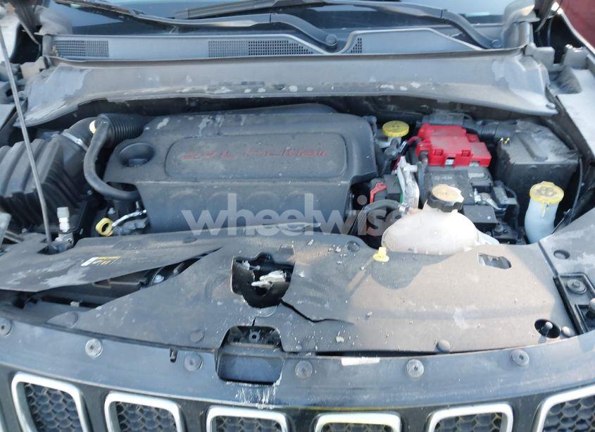 Photo 10 of 2019 Jeep Compass LATITUDE 4X4 (VIN 3C4NJDBB1KT807917)