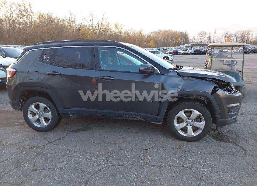 Photo 13 of 2019 Jeep Compass LATITUDE 4X4 (VIN 3C4NJDBB1KT807917)