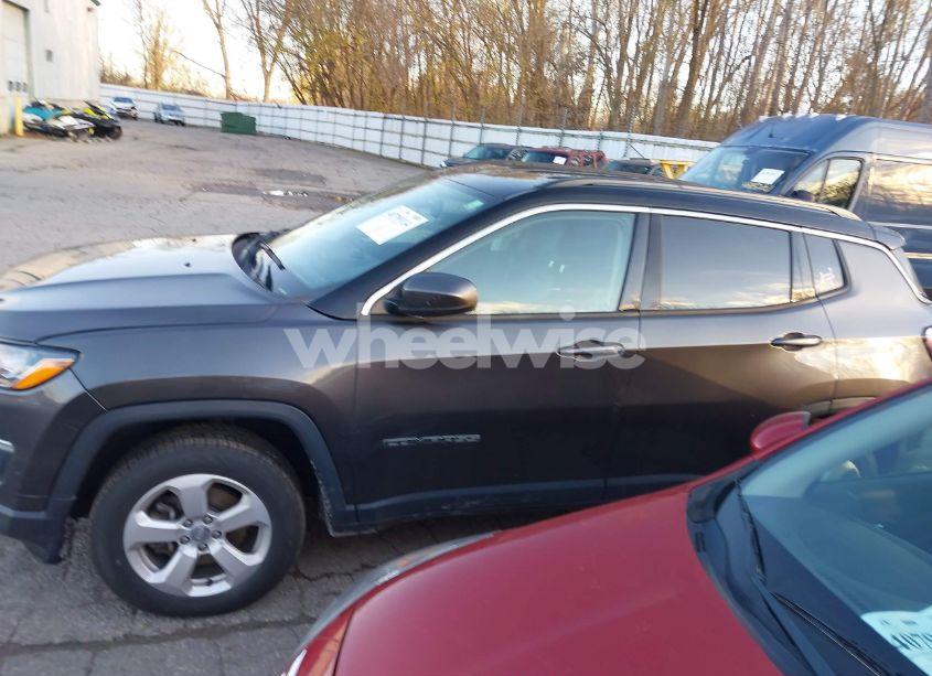Photo 14 of 2019 Jeep Compass LATITUDE 4X4 (VIN 3C4NJDBB1KT807917)