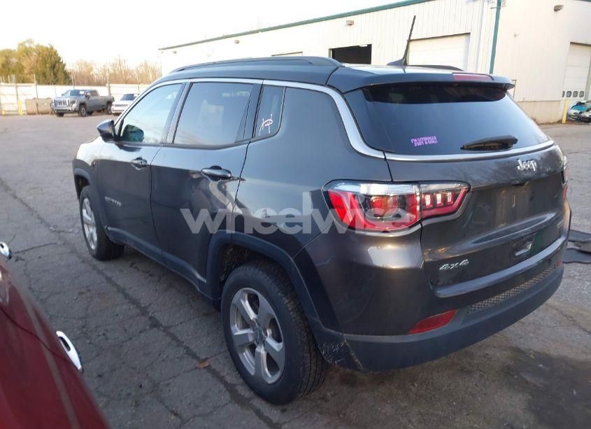 Photo 3 of 2019 Jeep Compass LATITUDE 4X4 (VIN 3C4NJDBB1KT807917)