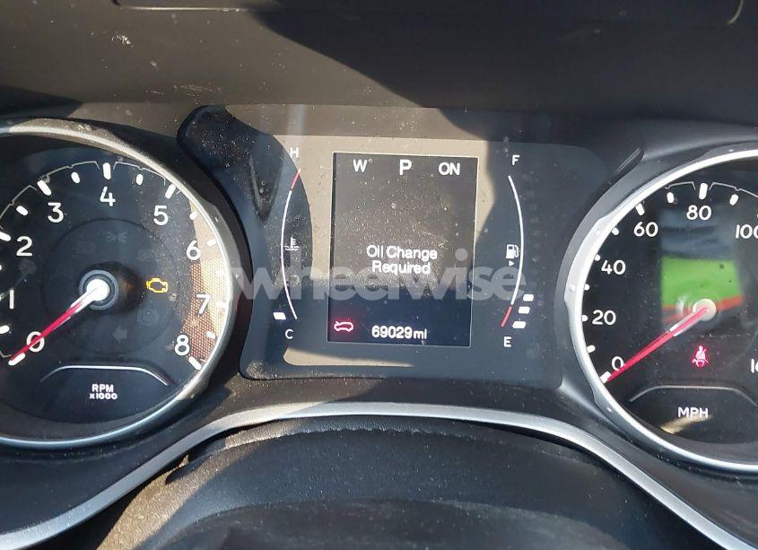 Photo 7 of 2019 Jeep Compass LATITUDE 4X4 (VIN 3C4NJDBB1KT807917)