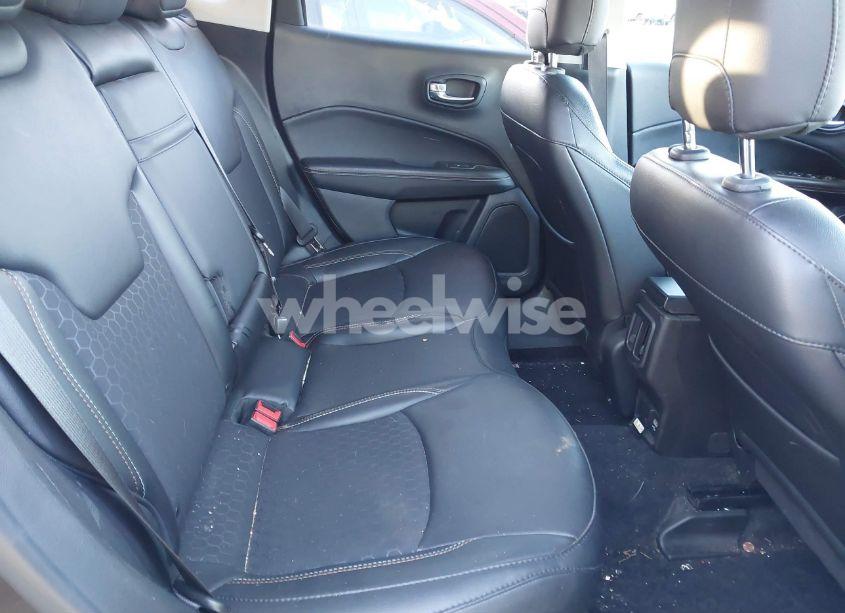 Photo 8 of 2019 Jeep Compass LATITUDE 4X4 (VIN 3C4NJDBB1KT807917)