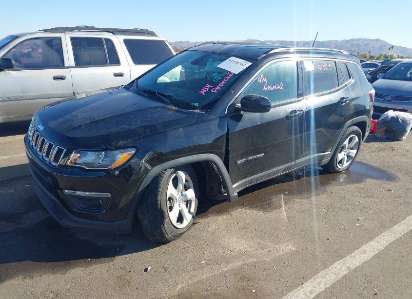 Photo 2 of 2020 Jeep Compass LATITUDE 4X4 (VIN 3C4NJDBB1LT197194)