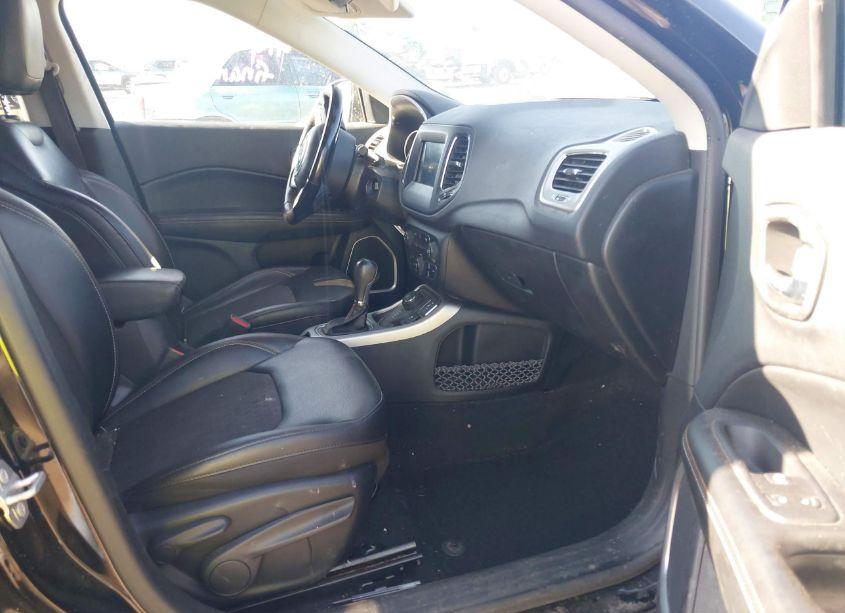 Photo 5 of 2020 Jeep Compass LATITUDE 4X4 (VIN 3C4NJDBB1LT197194)