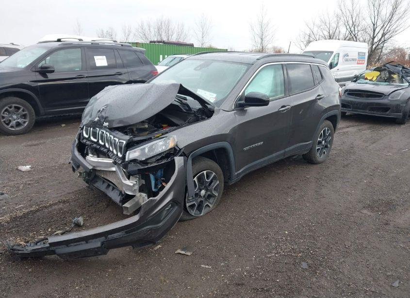 Photo 2 of 2022 Jeep Compass LATITUDE 4X4 (VIN 3C4NJDBB1NT116097)