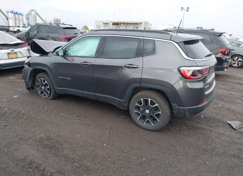 Photo 3 of 2022 Jeep Compass LATITUDE 4X4 (VIN 3C4NJDBB1NT116097)