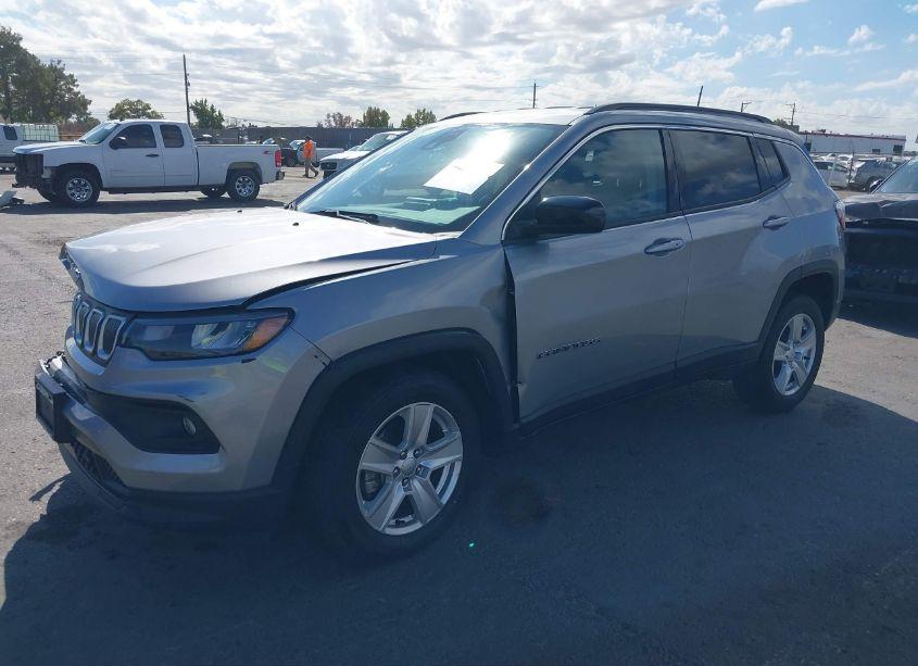 Photo 2 of 2022 Jeep Compass LATITUDE 4X4 (VIN 3C4NJDBB1NT155076)