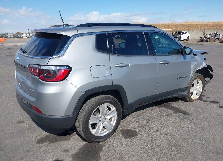 Photo 4 of 2022 Jeep Compass LATITUDE 4X4 (VIN 3C4NJDBB1NT155076)