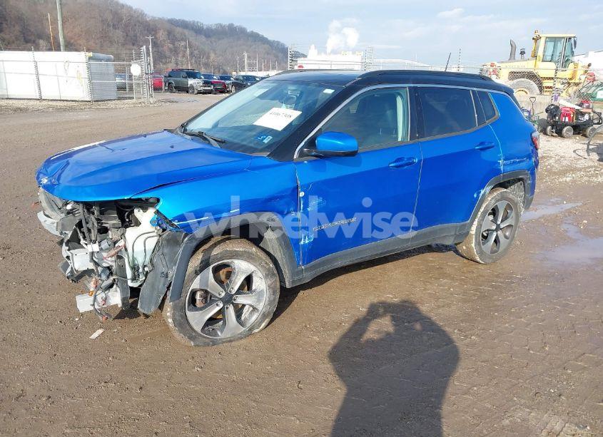 Photo 2 of 2018 Jeep Compass LATITUDE 4X4 (VIN 3C4NJDBB2JT175914)