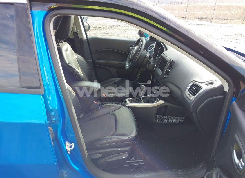 Photo 5 of 2018 Jeep Compass LATITUDE 4X4 (VIN 3C4NJDBB2JT175914)