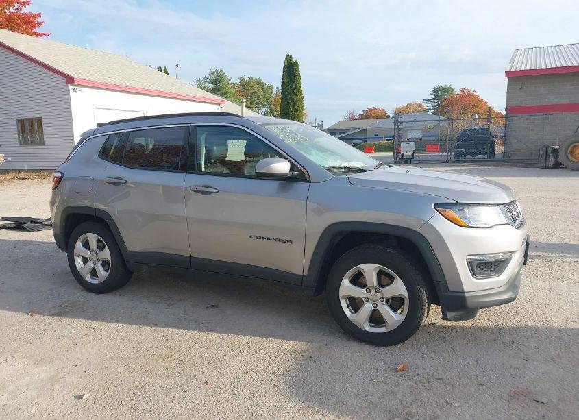 Photo 13 of 2018 Jeep Compass LATITUDE 4X4 (VIN 3C4NJDBB2JT221998)
