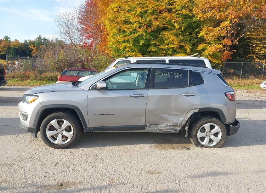 Photo 14 of 2018 Jeep Compass LATITUDE 4X4 (VIN 3C4NJDBB2JT221998)