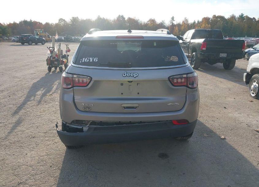 Photo 16 of 2018 Jeep Compass LATITUDE 4X4 (VIN 3C4NJDBB2JT221998)