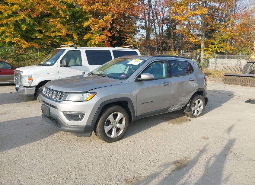 Photo 2 of 2018 Jeep Compass LATITUDE 4X4 (VIN 3C4NJDBB2JT221998)