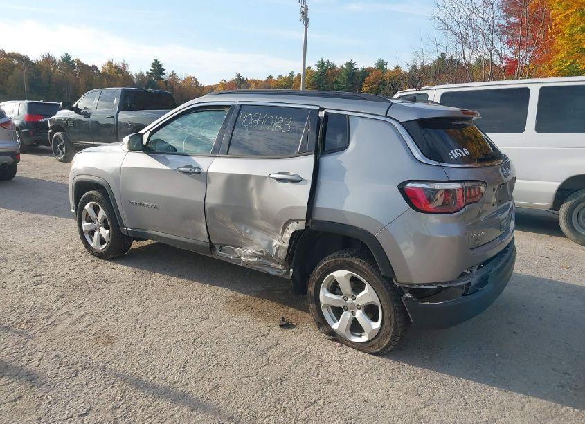 Photo 3 of 2018 Jeep Compass LATITUDE 4X4 (VIN 3C4NJDBB2JT221998)