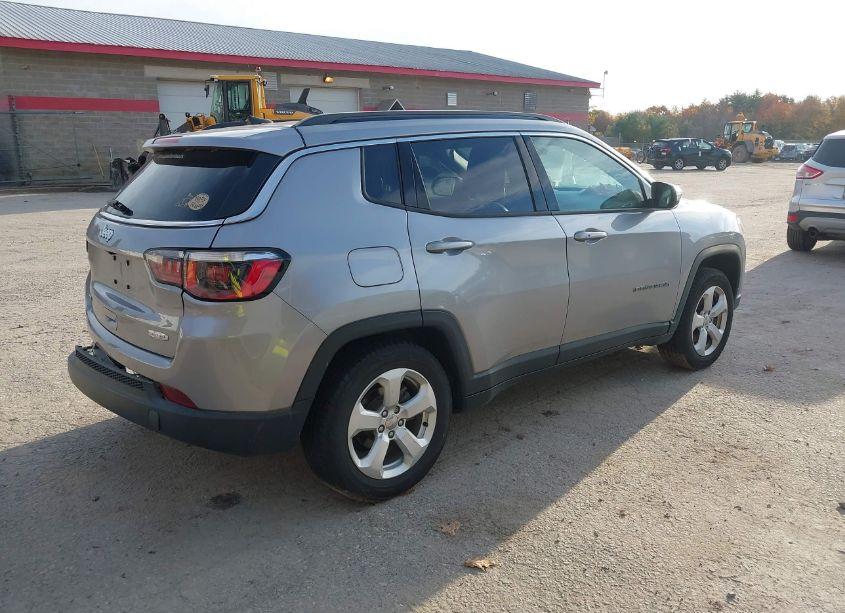 Photo 4 of 2018 Jeep Compass LATITUDE 4X4 (VIN 3C4NJDBB2JT221998)