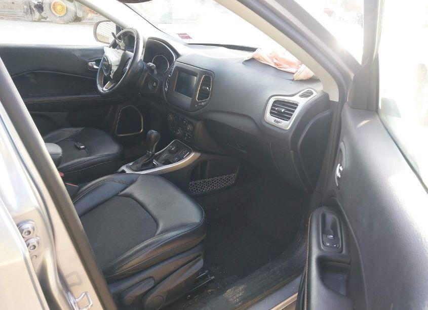 Photo 5 of 2018 Jeep Compass LATITUDE 4X4 (VIN 3C4NJDBB2JT221998)