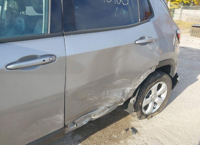 Photo 6 of 2018 Jeep Compass LATITUDE 4X4 (VIN 3C4NJDBB2JT221998)